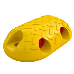 Vialeton 19 amarillo con reflejantes tipo ojo de gato que le proporciona alta visibilidad, ideal para canalizar carriles de vehículos y ciclovías.