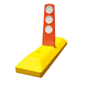 Canalizador 70 en color amarillo con paleta reflejante naranja, para delimitar carril de ciclovía o contraflujo. Fabricado en polímero de alta densidad, visible tanto de día como de noche gracias a sus círculos reflejantes.