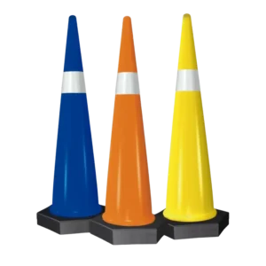 Cono de tráfico 100 cm BPVC con base negra estable y alta visibilidad para seguridad vial en obras, eventos y control vehicular.