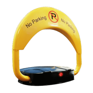 Bloqueador de estacionamiento automático con brazo amarillo abatible y base negra, fabricado en lámina de acero, ideal para control de acceso vehicular en zonas privadas.