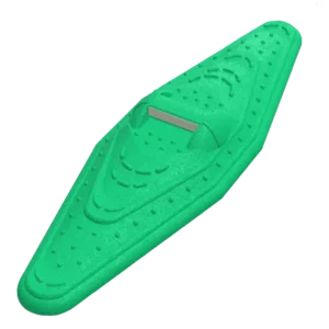 Canalizador Kayak color verde instalado en ciclovía, fabricado en polietileno resistente con reflejantes para mayor visibilidad.